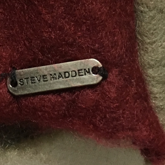 Steve Madden Infinity Circle Scarf or Wrap - Picture 4 of 6